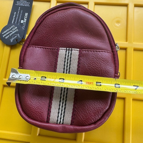 Burgundy Crossbody secure style Bag - Picture 9 of 10